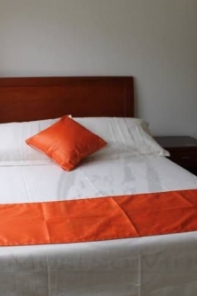 Disponible plaza en casa compartida exclusivamente para chicas, en un ambiente tranquilo, limpio y agradable. Ideal para trabajadora o chica que busque un lugar cómodo. Interesadas, escríbeme por privado para más información, fotos, y condiciones.