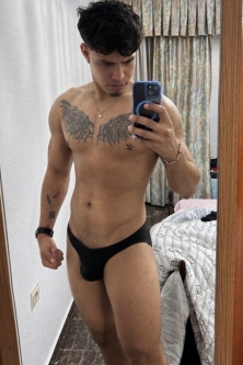 617950806 - LATINO NUEVO EN SEVILLA MORENO DE 1.81